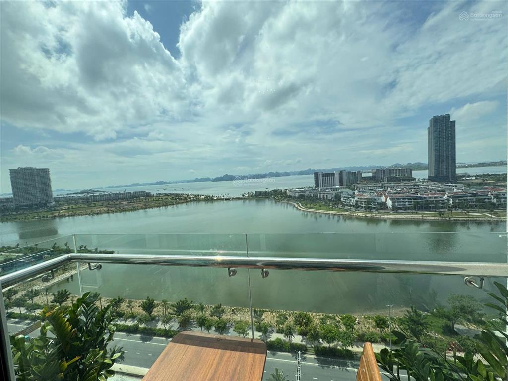 Chính chủ bán căn 2pn 68m2 view biển chung cư bim 17 tầng trung tâm du lịch bãi cháy, hạ long.