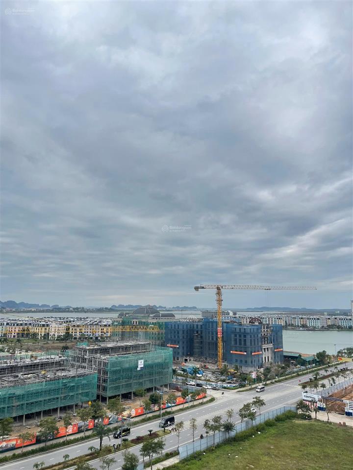 Chính chủ bán căn hộ studio 30m2 chếch biển. full nội thất, trung tâm du lịch bãi cháy, hạ long