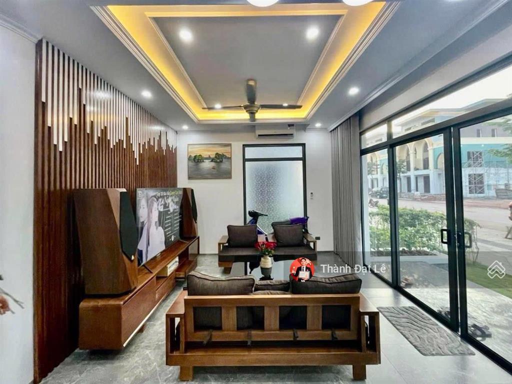 Do chuyển định cư. chính chủ bán căn biệt thự 2,5 tầng 120m2 ven biển sonasea vân đồn, quảng ninh