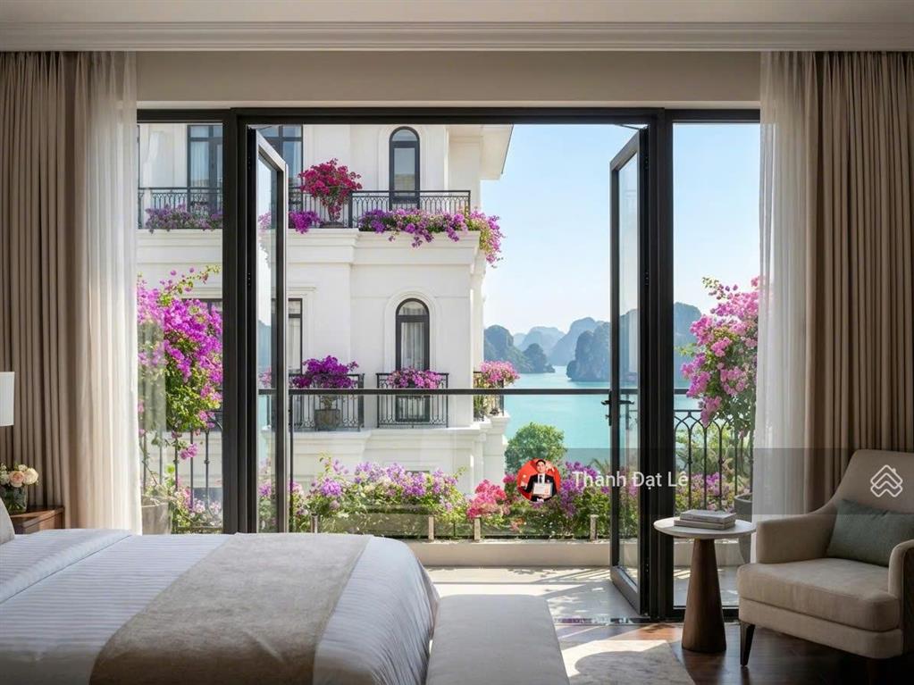 Chỉ 1 căn duy nhất biệt thự đơn lập suất ngoại giao 300m2, view biển cực đỉnh tại vịnh bình minh 1