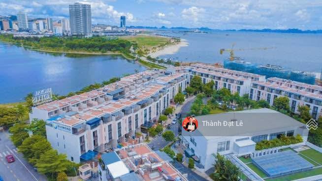 Chính chủ bán căn liền kề 3,5 tầng 96m2 lotus resident ven biển trung tâm du lịch bãi cháy, hạ long