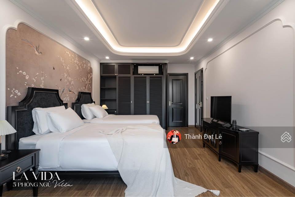 Chính chủ bán biệt thự biển 3,5 tầng 208m2 hạ long. full nội thất, chạm bãi tắm cát trắng siêu đẹp!