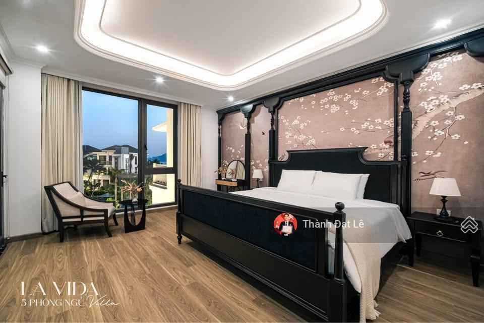 Chính chủ bán biệt thự biển 3,5 tầng 208m2 hạ long. full nội thất, chạm bãi tắm cát trắng siêu đẹp!