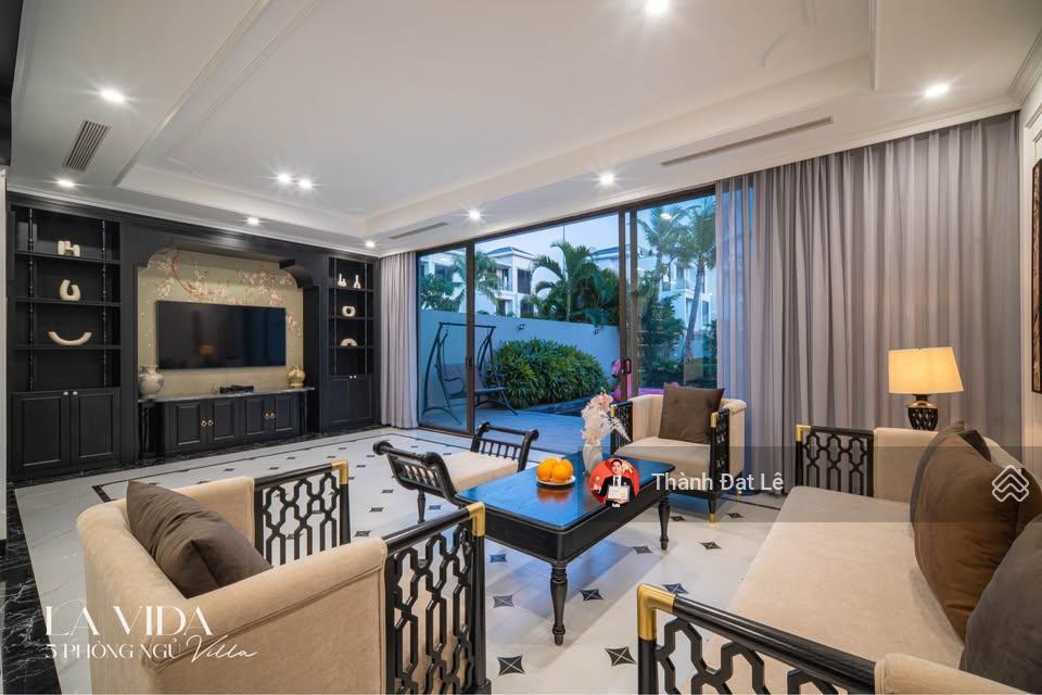 Chính chủ bán biệt thự biển 3,5 tầng 208m2 hạ long. full nội thất, chạm bãi tắm cát trắng siêu đẹp!