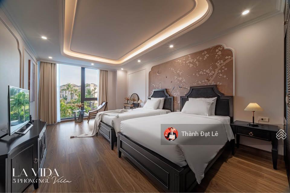 Chính chủ bán biệt thự biển 3,5 tầng 208m2 hạ long. full nội thất, chạm bãi tắm cát trắng siêu đẹp!