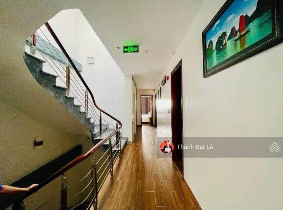 Bán khách sạn 6 tầng 29p 176m2 view vịnh hạ long, trung tâm du lịch cách bãi tắm bãi cháy chỉ 300m