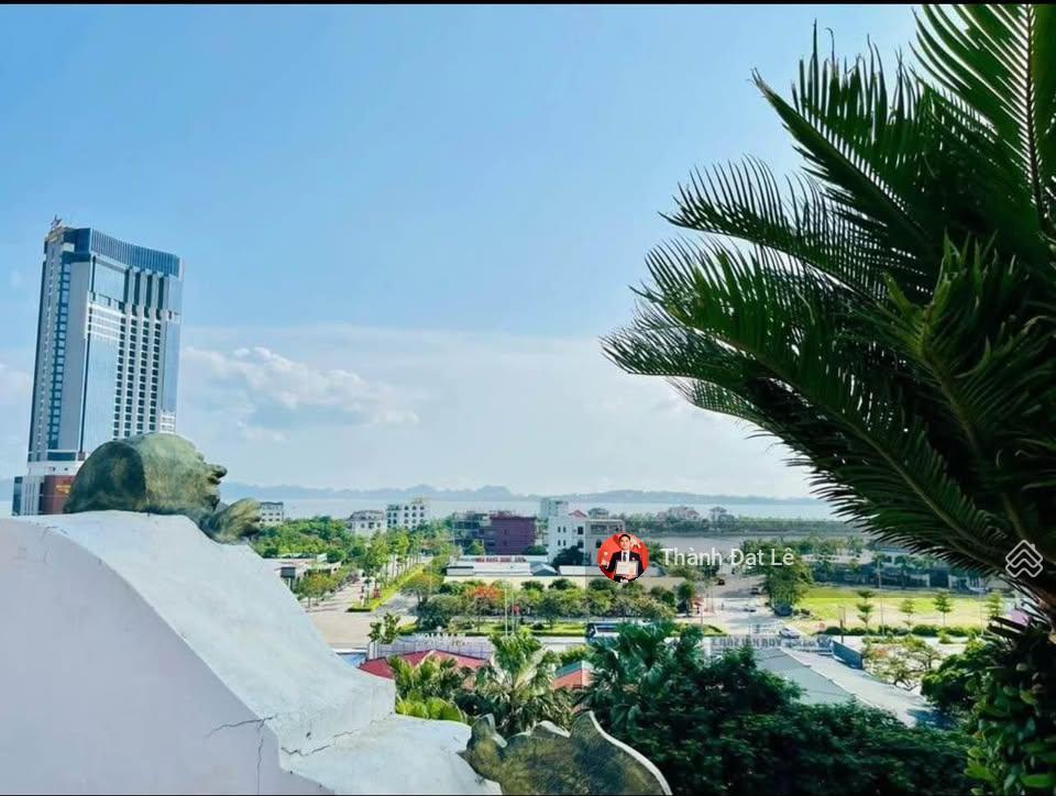 Bán khách sạn 6 tầng 29p 176m2 view vịnh hạ long, trung tâm du lịch cách bãi tắm bãi cháy chỉ 300m
