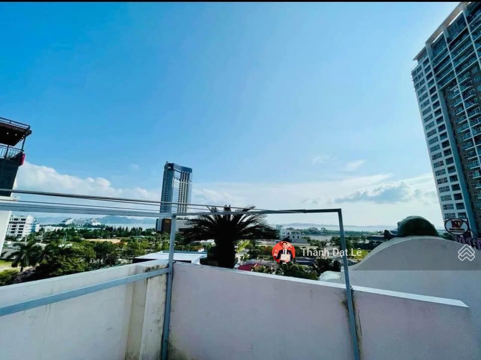 Bán khách sạn 6 tầng 29p 176m2 view vịnh hạ long, trung tâm du lịch cách bãi tắm bãi cháy chỉ 300m