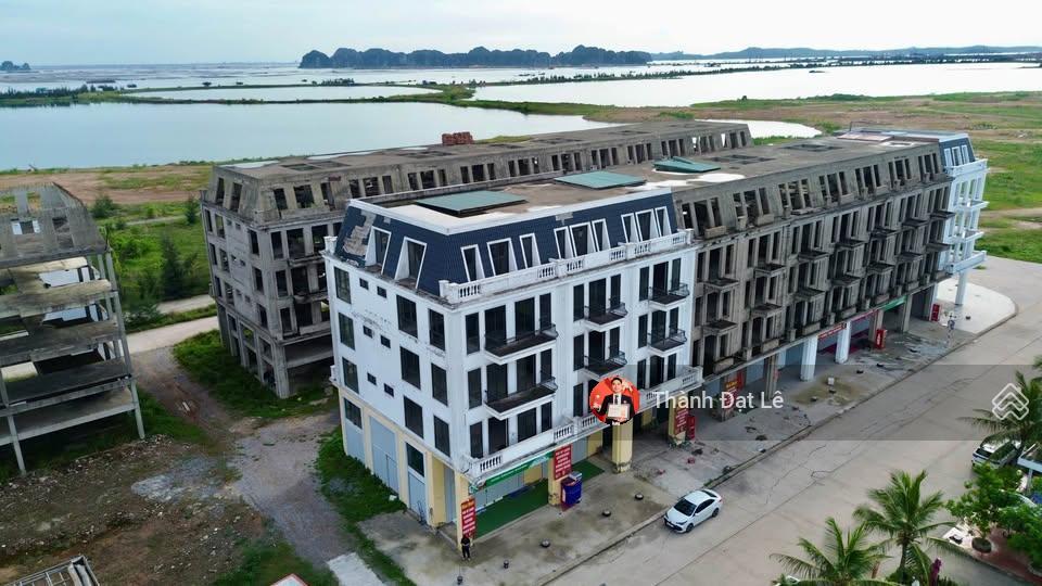 Chính chủ bán căn shophouse 4,5 tầng 252m2 vị trí "vàng" đắc địa bậc nhất đảo tuần châu, hạ long