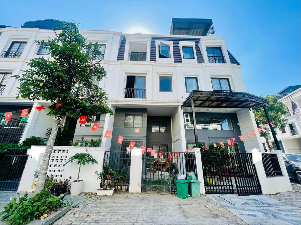 Chính chủ Bán liền kề 3,5 tầng 75m2 Kingtown Bãi Cháy, Hạ Long. Ngay cạnh TTTM Aeon Mall Cái Lân.