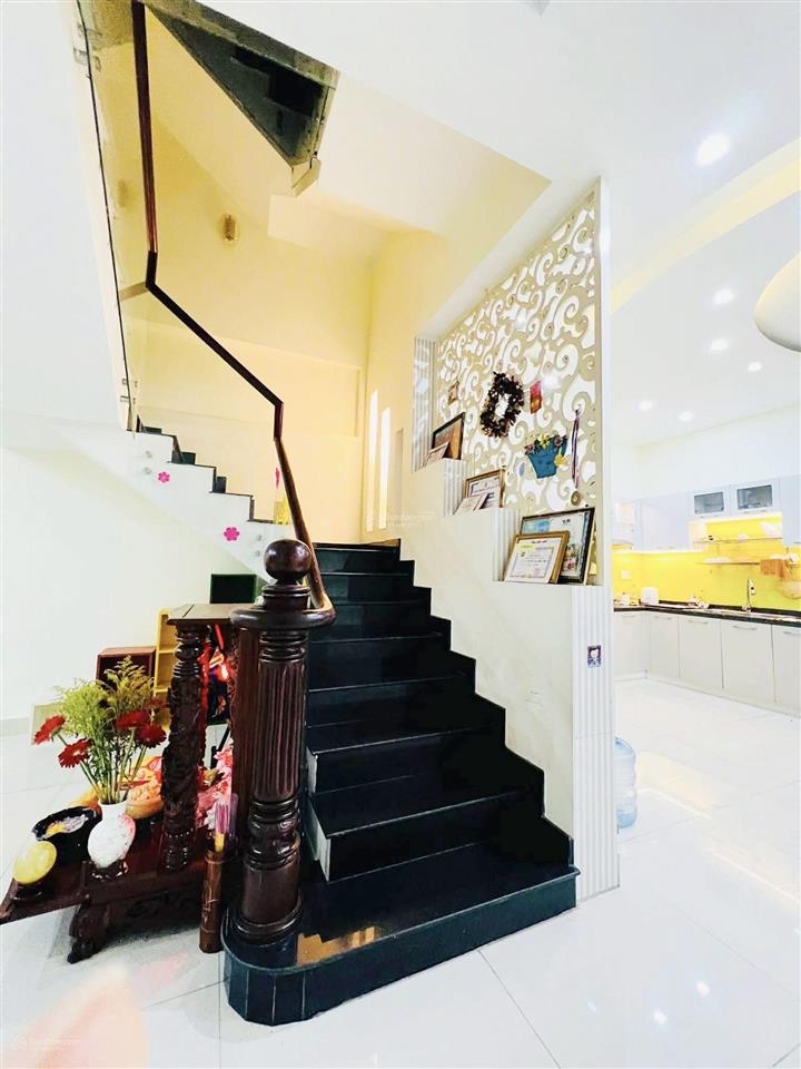 Gấp bán, ngay gần nguyễn văn lượng, khu phân lô đồng bộ, đường 8m, ô tô tránh, 113m2, 3 tầng đúc