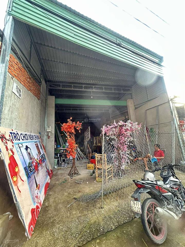 Bán nhà đang làm kho xưởng  xe hơi vào tới nhà  giáp đặng thúc vịnh  98m2  chỉ 3,75 tỷ.