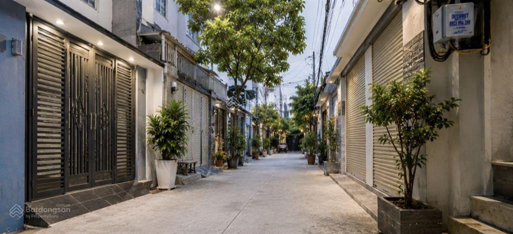 Có 5,85 tỷ, bạn sẽ chọn nhà trong hẻm sâu hay căn này 65 m2 , ô tô tránh, 3 tầng, sát mặt tiền.