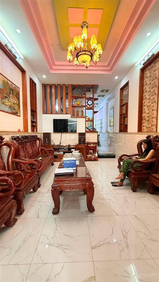 Có 5,85 tỷ, bạn sẽ chọn nhà trong hẻm sâu hay căn này 65 m2 , ô tô tránh, 3 tầng, sát mặt tiền.