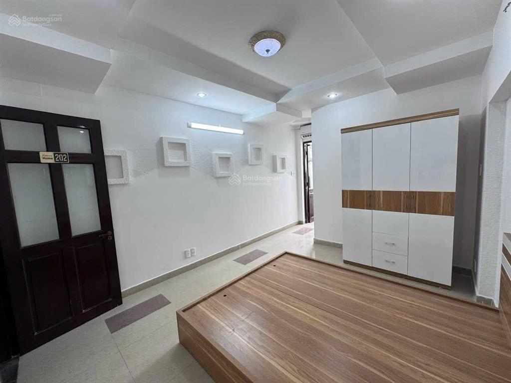 Chdv 5 tầng  7pn, 7wc  doanh thu 25tr/tháng  xe hơi tránh  30m ra mặt tiền  cạnh emart 2