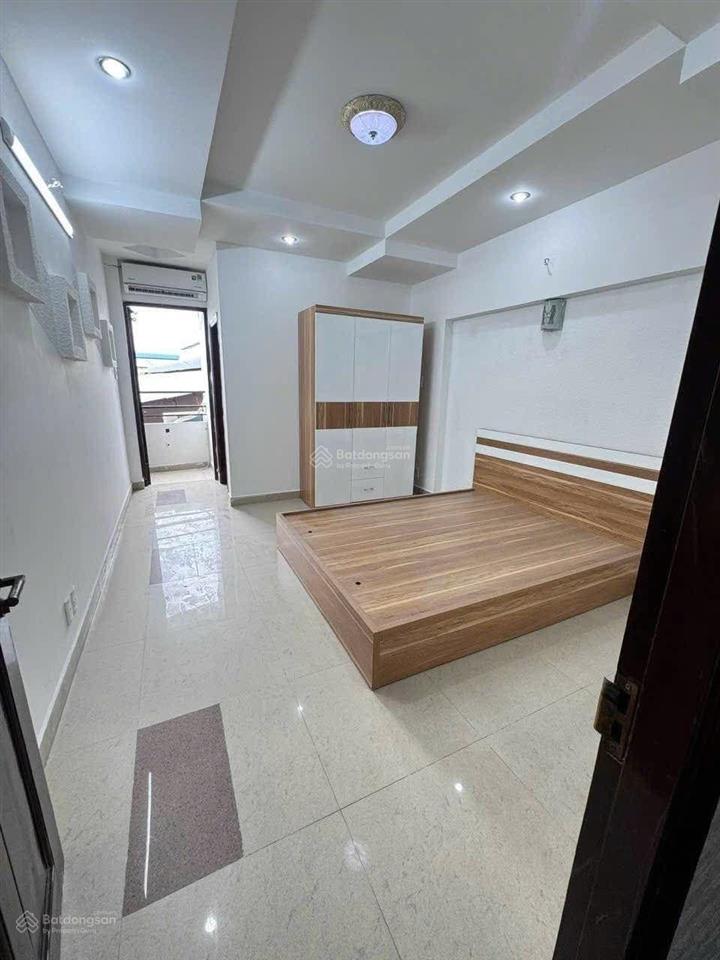 Chdv 5 tầng  7pn, 7wc  doanh thu 25tr/tháng  xe hơi tránh  30m ra mặt tiền  cạnh emart 2
