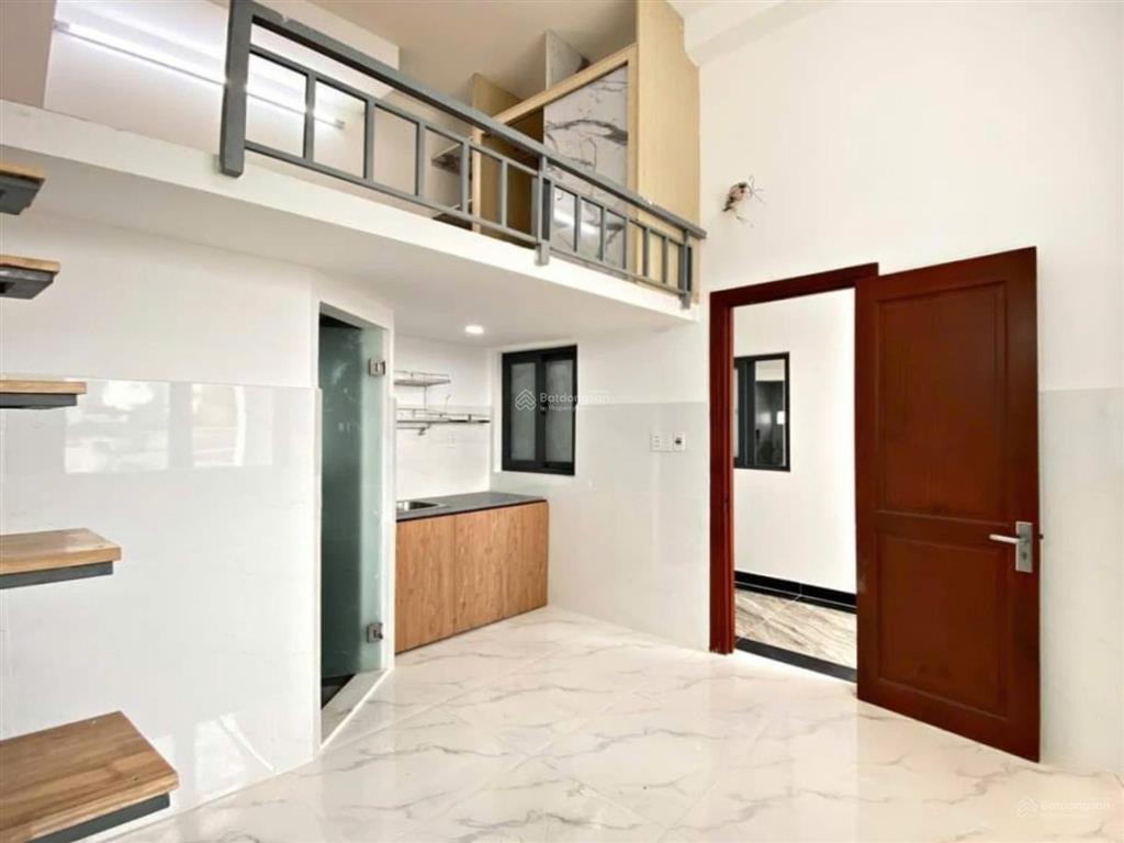 Phòng mới như hình, cho sv huit & vhu cuối lê trọng tấn gác cao 1m7. giá 2,8tr