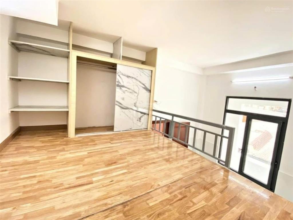 Phòng mới như hình, cho sv huit & vhu cuối lê trọng tấn gác cao 1m7. giá 2,8tr