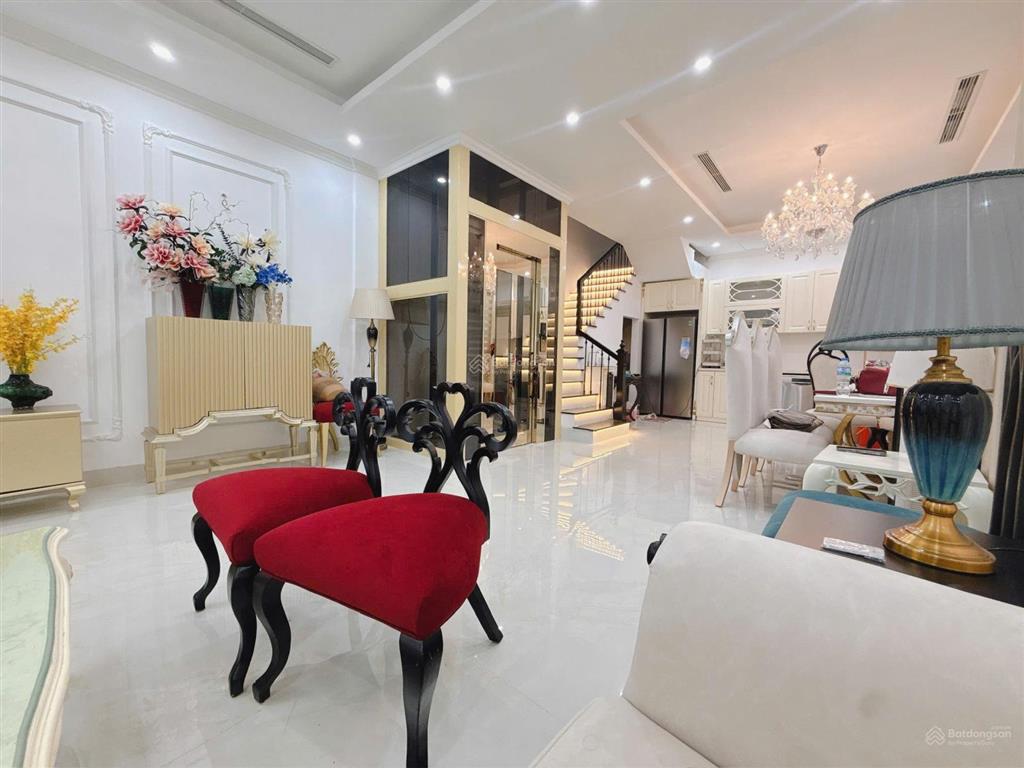 Chính chủ bán san hô 70m2  full 5 tầng sẵn sổ đỏ chỉ 9 tỷ, dòng tiền 15tr/tháng tại vinhomes ocp2