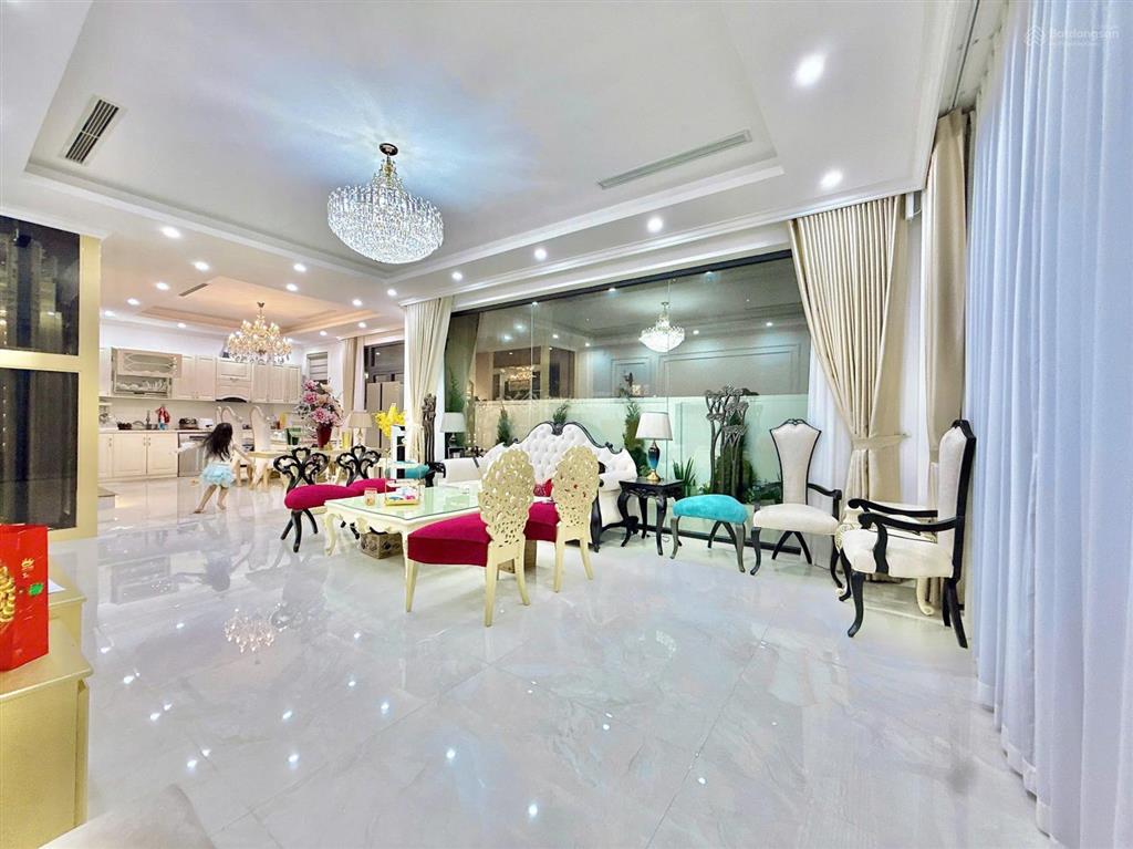 Chính chủ bán san hô 70m2  full 5 tầng sẵn sổ đỏ chỉ 9 tỷ, dòng tiền 15tr/tháng tại vinhomes ocp2