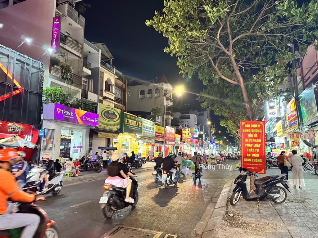 Bán nhà mặt tiền chợ hoàng hoa thám 6,5x30m 4 tầng vị trí kinh doanh sầm uất giá chỉ 42 tỷ tl