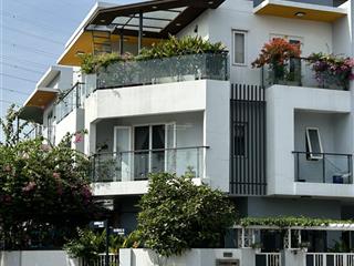 Rời phố về quê nên bán nhà đẹp