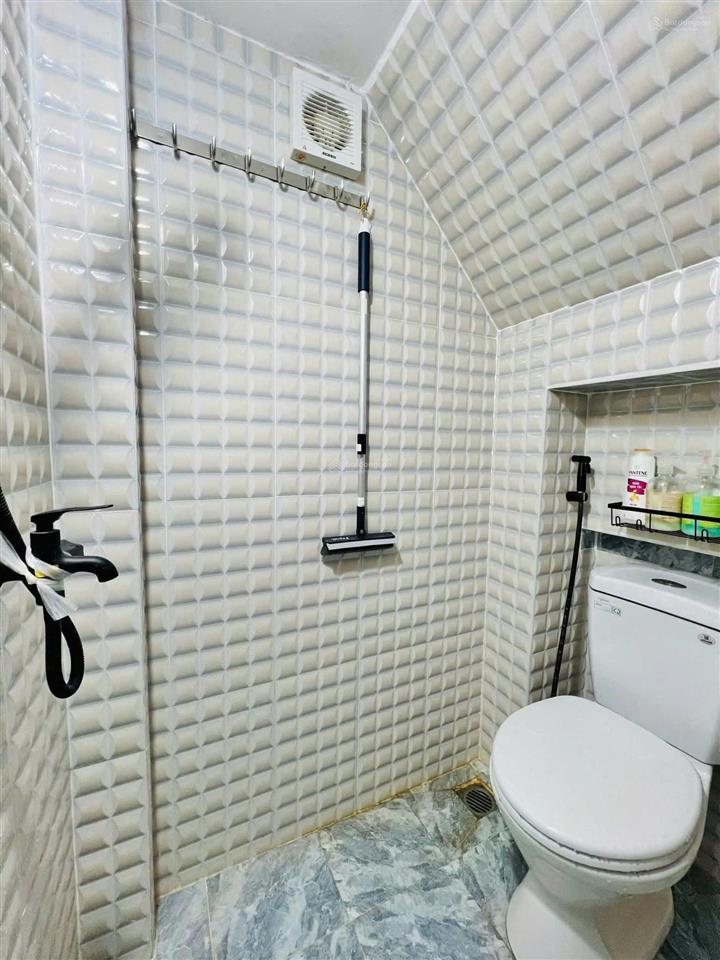 Nhà quận 1, giá 2.35 tỷ, đường trần quang khải