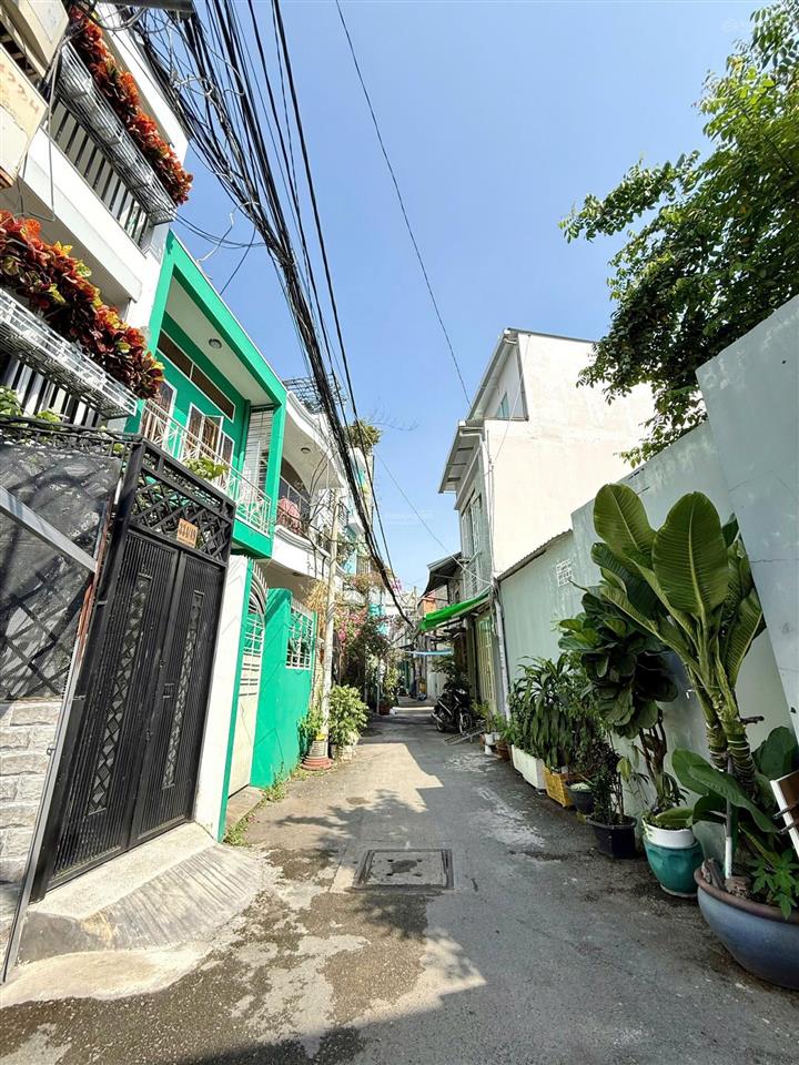 Nhà 2 lầu, hẻm lê quang định quận bình thạnh, 68m2 đất. nhà chính chủ.