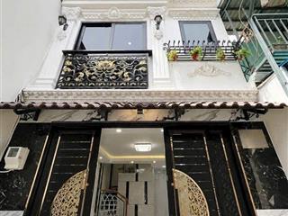 Nhà xây mới toanh. 4 tầng, ngay công viên gia định, giáp phú nhuận, gần sân bay