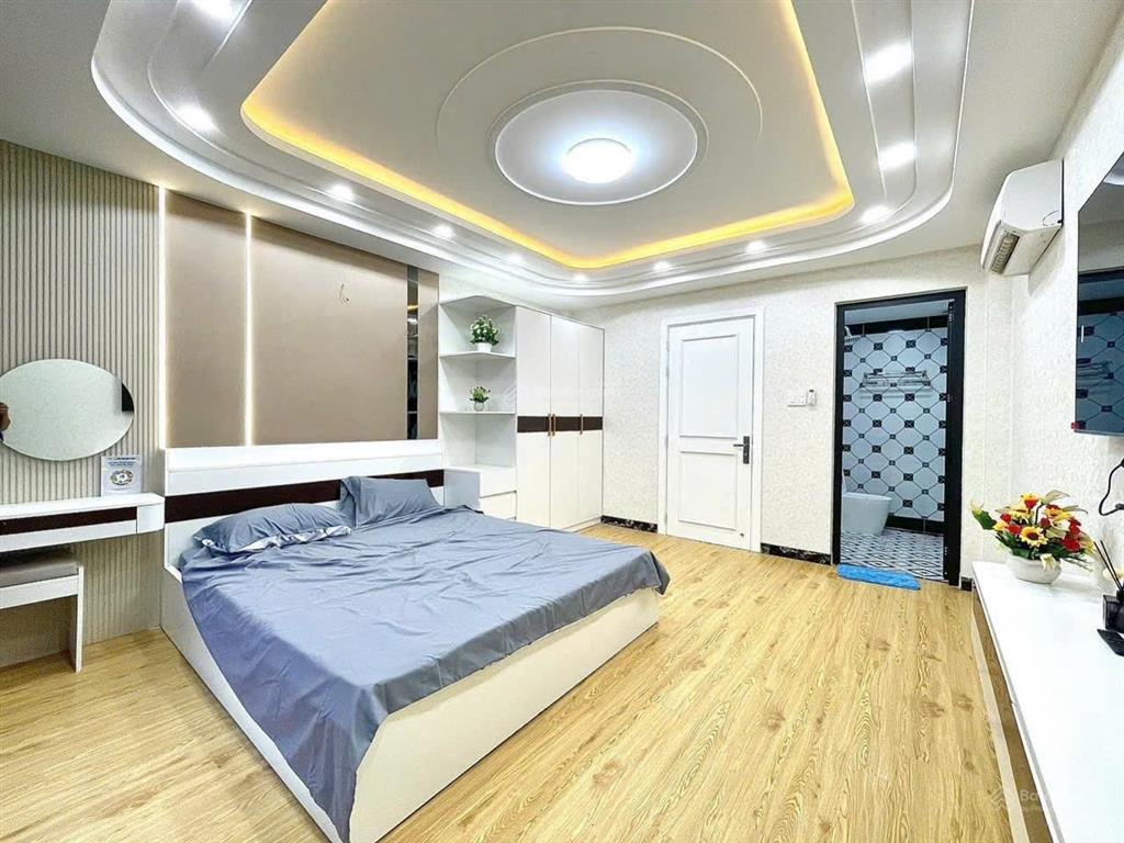 Nhà xây mới toanh. 4 tầng, ngay công viên gia định, giáp phú nhuận, gần sân bay