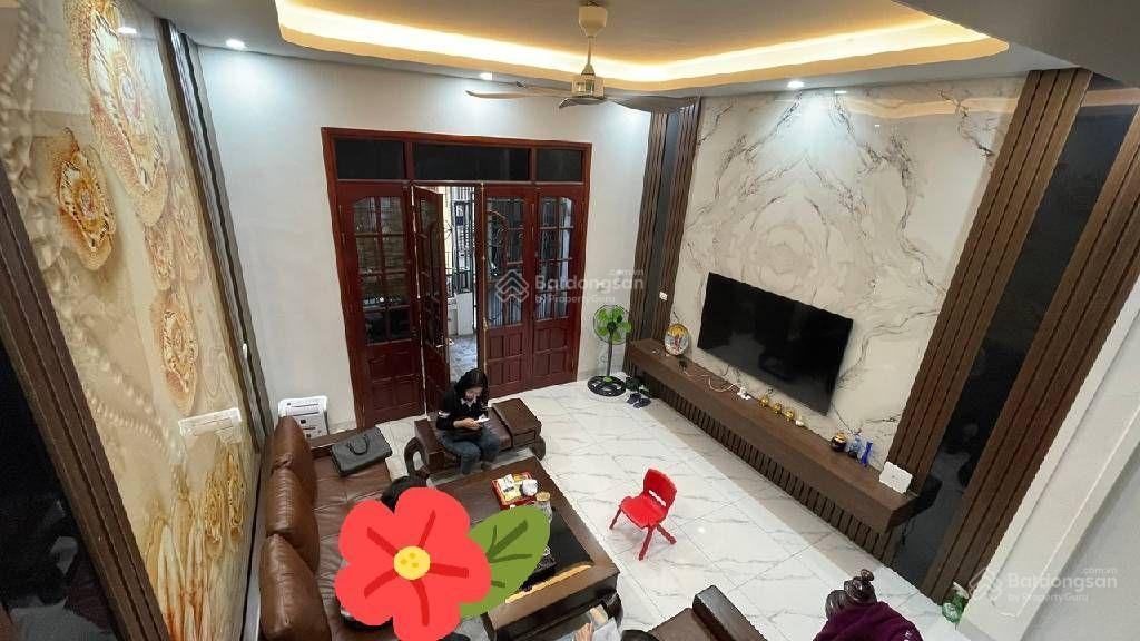 Nhà 3 tầng tặng 95% nội thất  ngay cầu thăng long đông anh