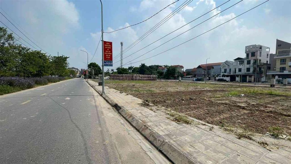 Đất bìa làng chia 2 lô  đường trước đất 9m  ngay cầu thăng long đông anh