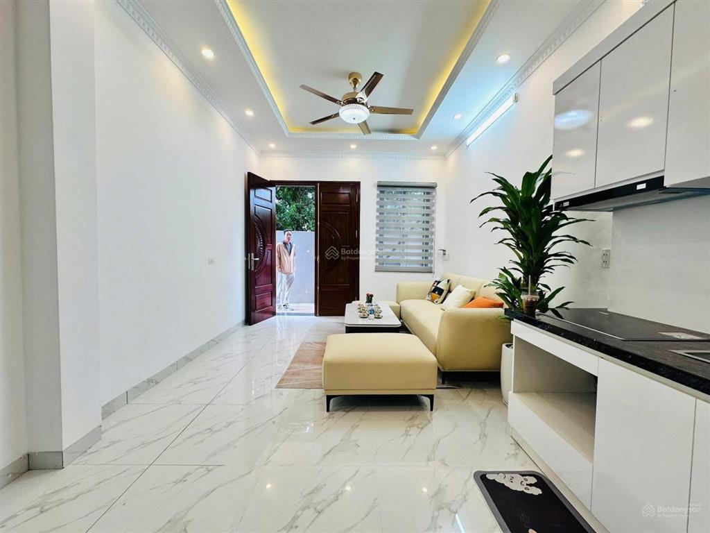 Cực rẻ!!! chỉ từ 5 tỷ ô tô đỗ ngày đêm nhà bắc từ liêm 30m2  5 tầng  thang máy   0934 503 ***