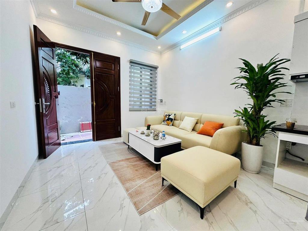 Cực rẻ!!! chỉ từ 5 tỷ ô tô đỗ ngày đêm nhà bắc từ liêm 30m2  5 tầng  thang máy   0934 503 ***