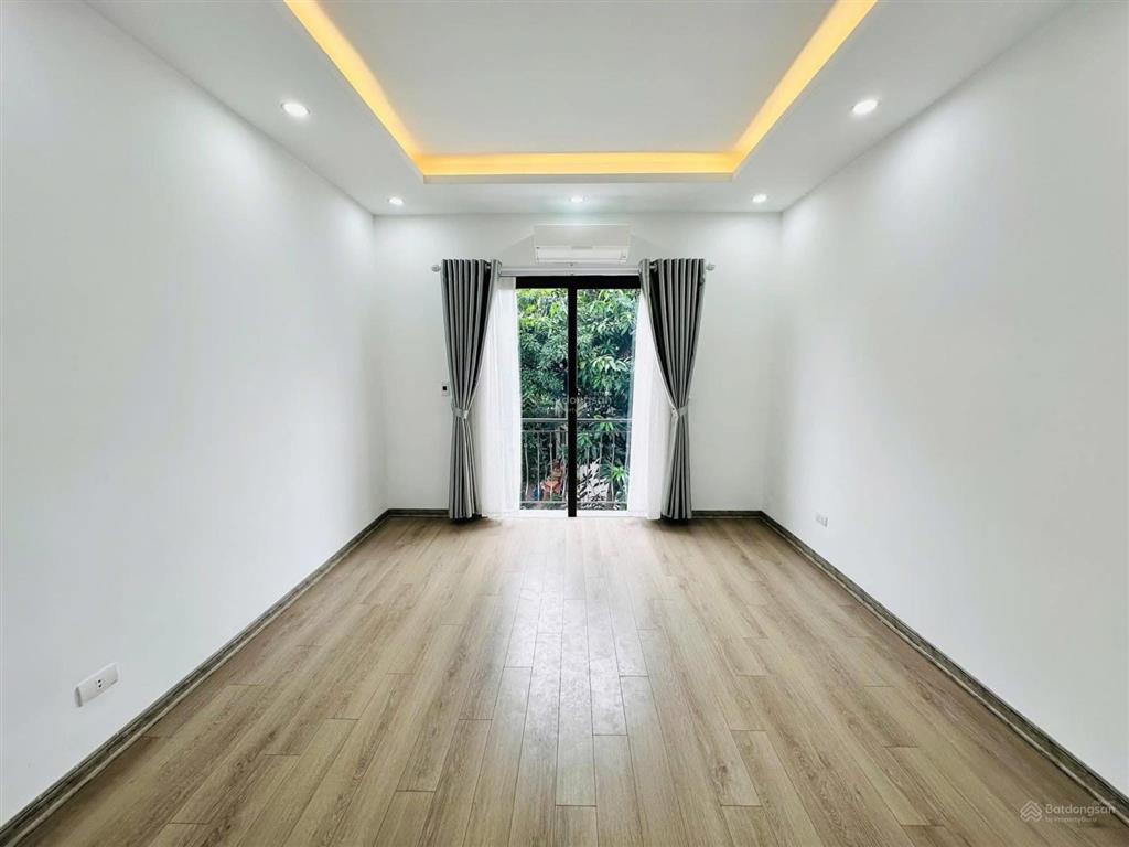 Cực rẻ!!! chỉ từ 5 tỷ ô tô đỗ ngày đêm nhà bắc từ liêm 30m2  5 tầng  thang máy   0934 503 ***