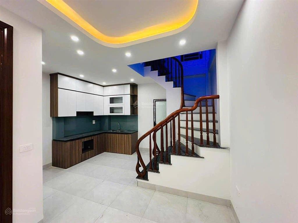 Cực rẻ  bán gấp nhà 30m2 5 tầng giá 6,2 tỷ  sổ đỏ cc