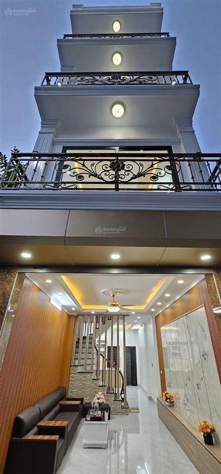 Bán nhà riêng chính chủ 50m, 4 tầng, lô góc, ô tô đỗ gần chỉ 5,x tỷ