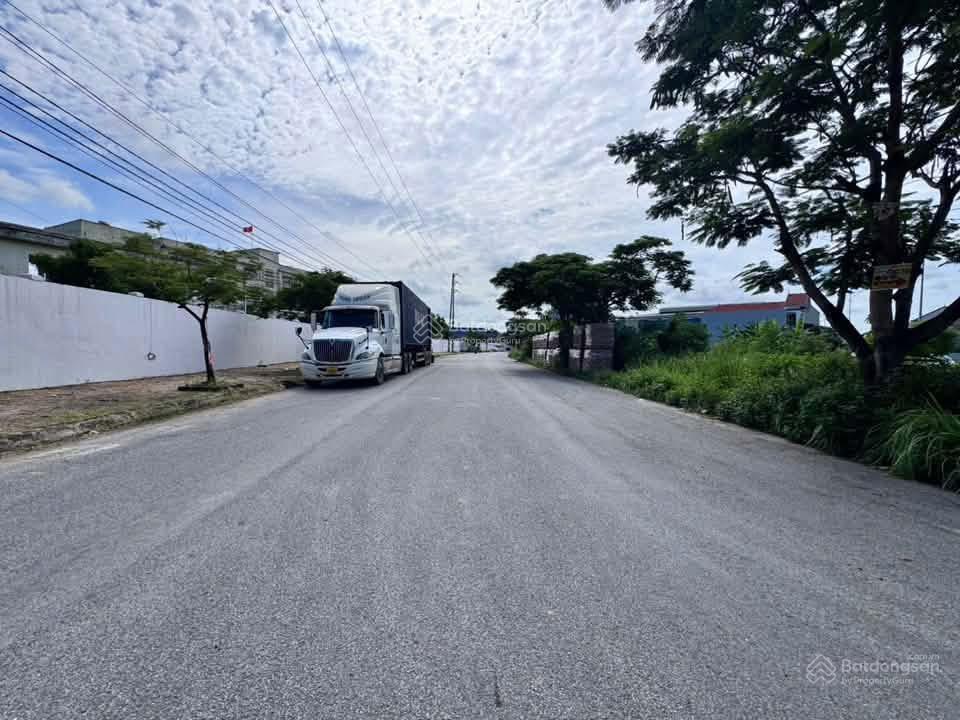 Giá hời 60m2 mặt đường cc lương quán, nam sơn đường 21m xe cont đánh võng giá hơn 2 tỷ