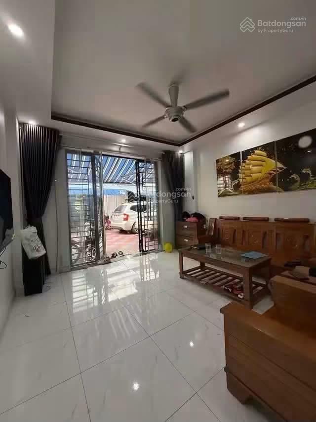 Nhà 3 tầng 2 ô tô tránh nhau tại văn phong, đồng thái gần chợ minh kha zá 1,95 tỷ