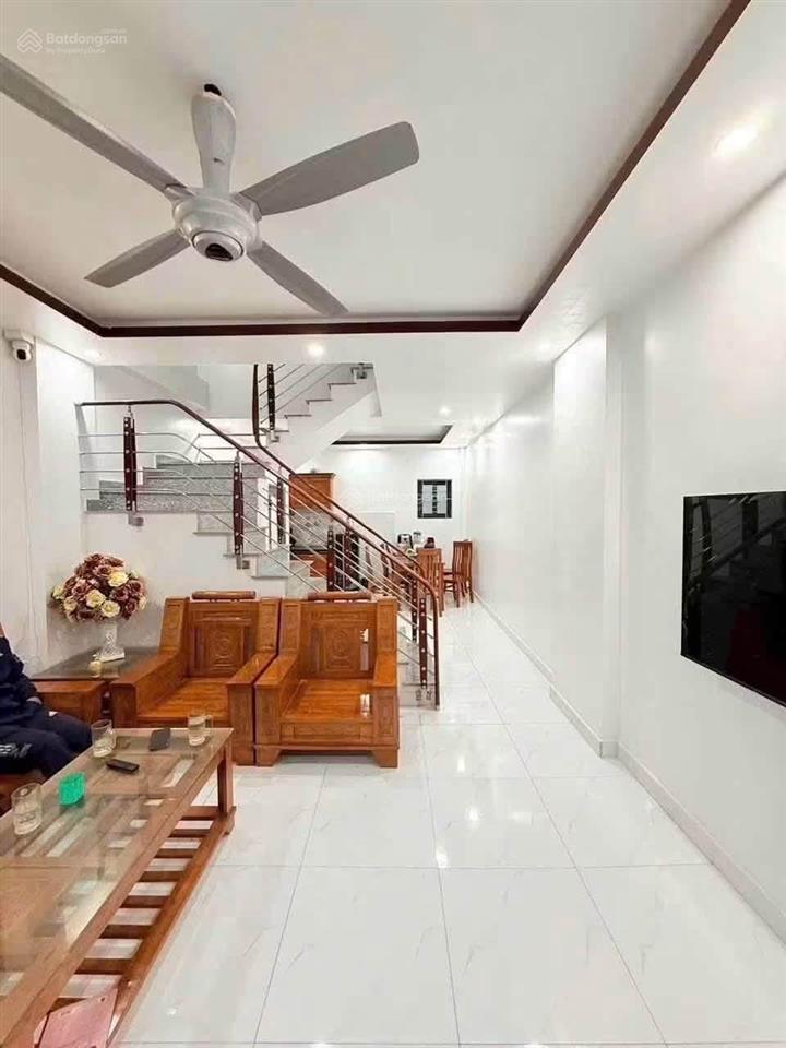 Nhà 3 tầng 2 ô tô tránh nhau tại văn phong, đồng thái gần chợ minh kha zá 1,95 tỷ