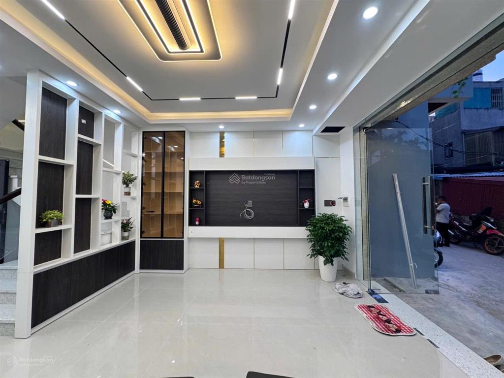 Nhà 3 tầng căn góc độc lập ngõ tại bạch mai, đồng thái, giá 2,65 tỷ
