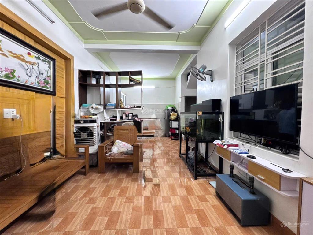 Rẻ bất chấp 1,6 tỷ nhà 3 tầng tại hoàng mai, đồng thái