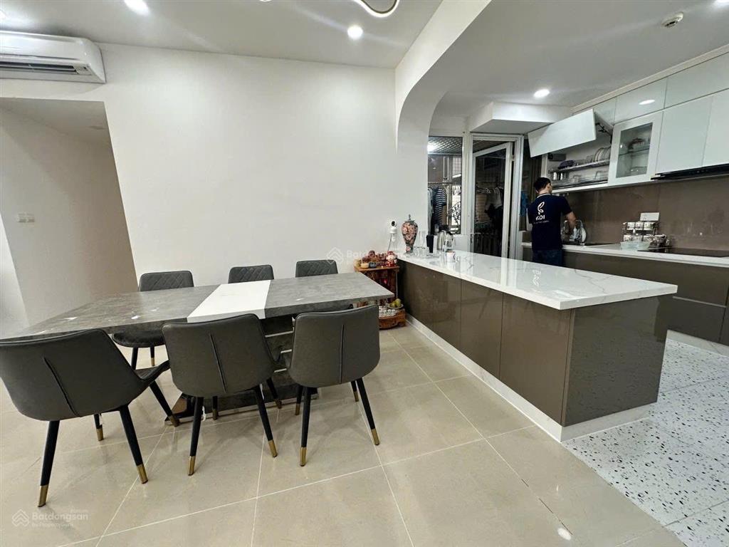 Bán nhanh căn 3pn + 1 phòng kho  135m² full nội thất mới