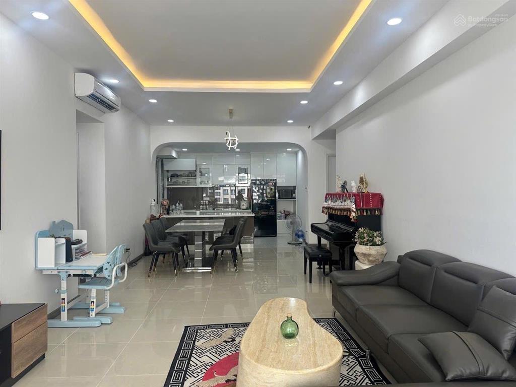 Bán nhanh căn 3pn + 1 phòng kho  135m² full nội thất mới