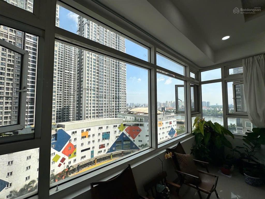 Bán nhanh căn 3pn + 1 phòng kho  135m² full nội thất mới