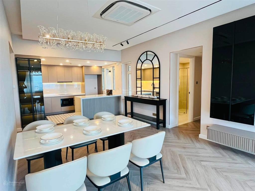 Bán căn 3pn  141m2 tầng cao view trực diện sông, tặng full nội thất cao cấp mới