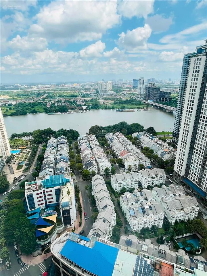 Bán căn 3pn  141m2 tầng cao view trực diện sông, tặng full nội thất cao cấp mới