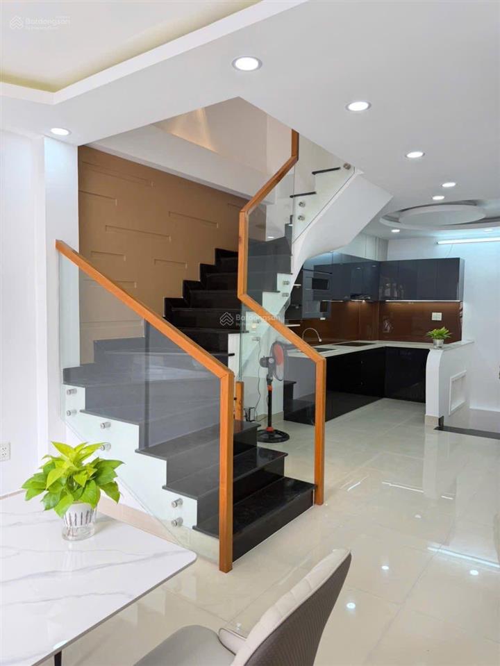 Mặt tiền 3 lầu 4x22m dương quảng hàm p5 gò vấp