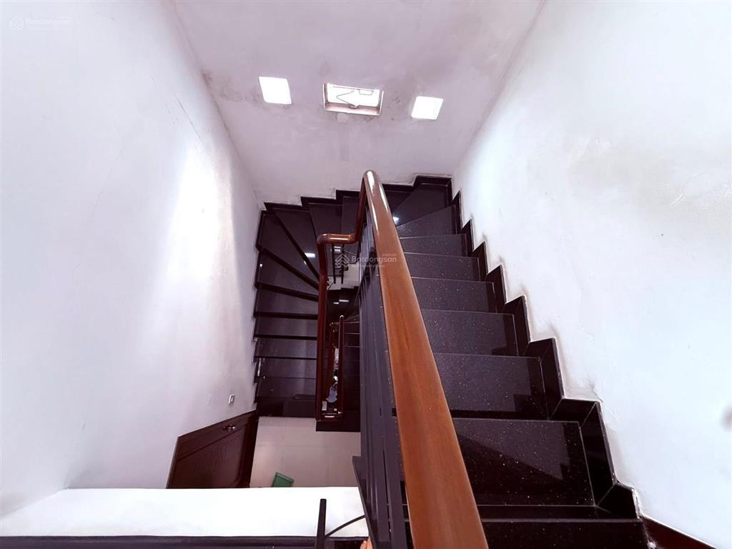 Sát hxh 3 lầu 6pn nguyễn văn lượng gò vấp