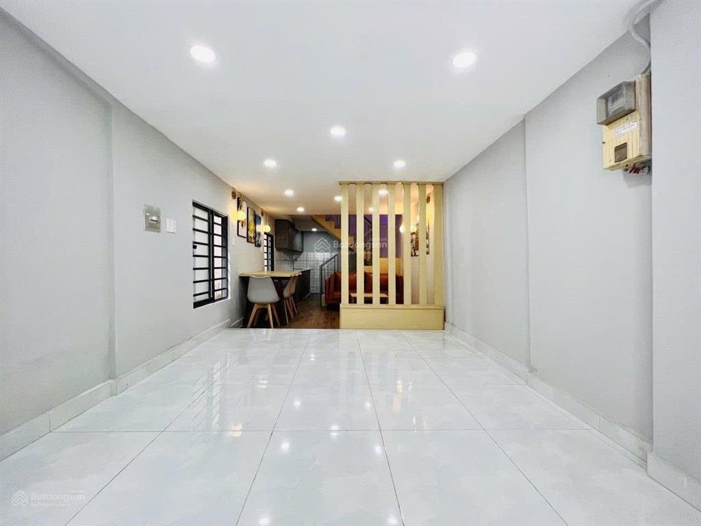3 lầu mặt tiền phó đức chính, p.2 bình thạnh 6,x tỷ